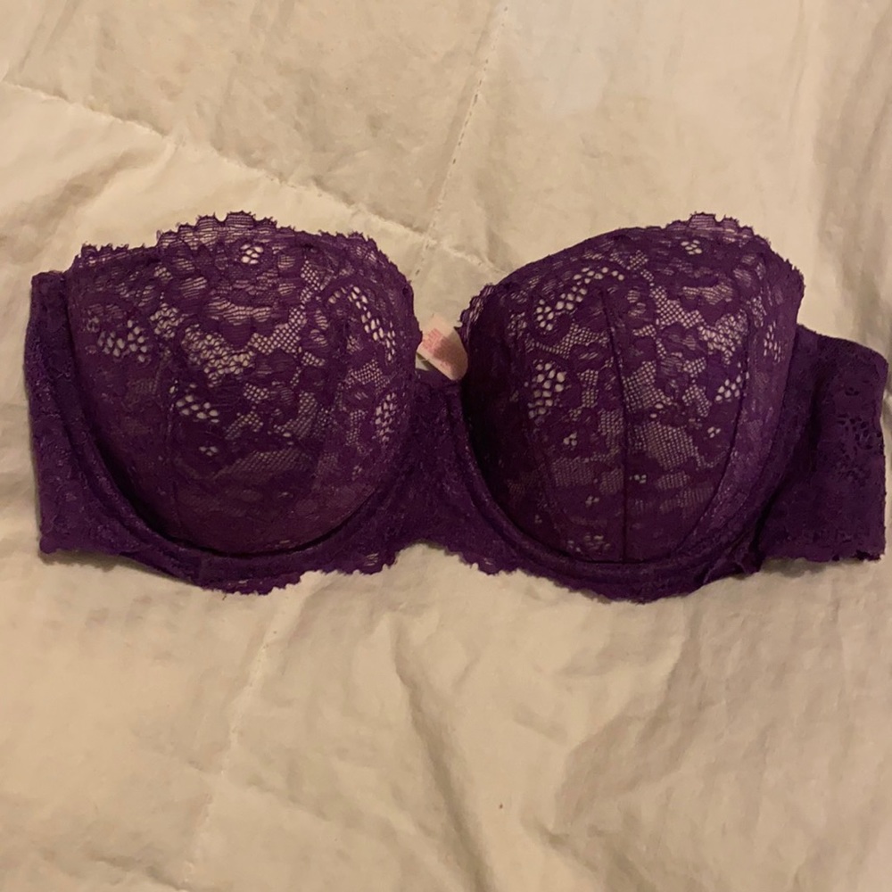 Victoria’s Secret strapless bra